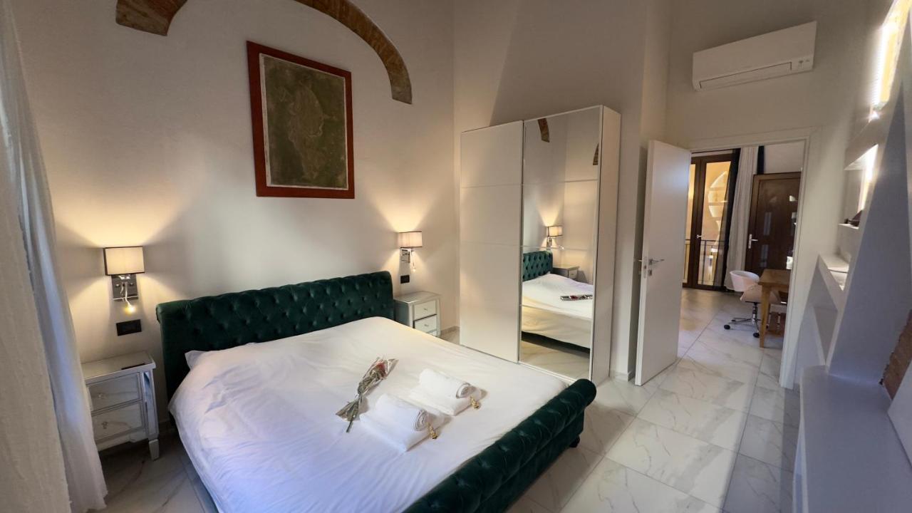 Suite Stylish & Cozy Apartment In The Heart Of Флоренция Екстериор снимка
