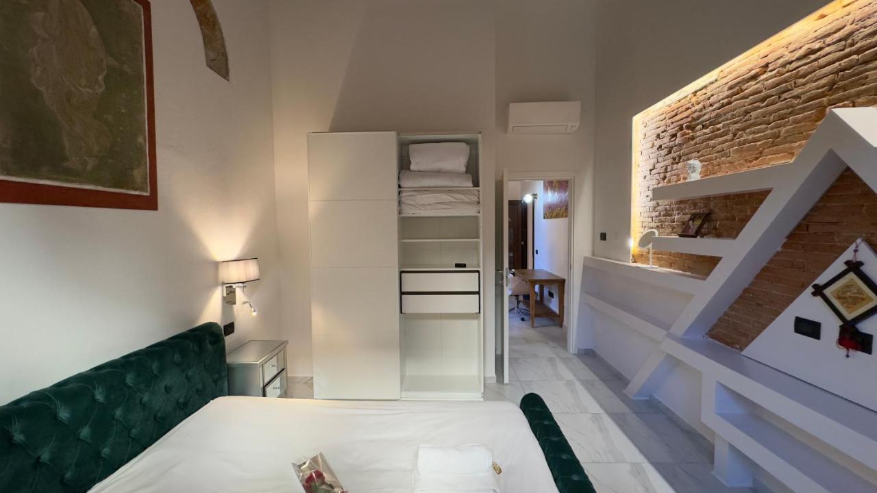 Suite Stylish & Cozy Apartment In The Heart Of Флоренция Екстериор снимка